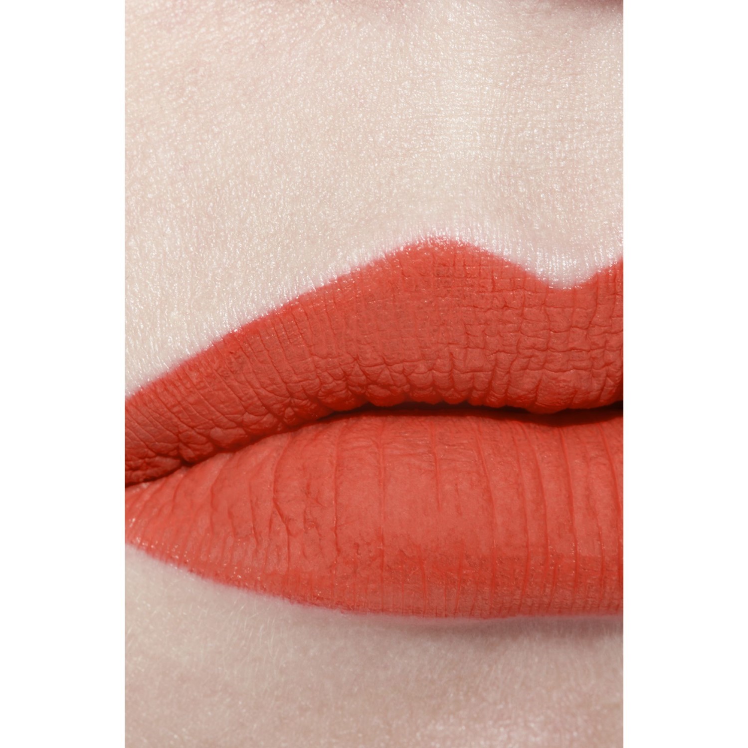 LA BARRA DE LABIOS LÍQUIDA MATE INTENSA DE LARGA DURACIÓN